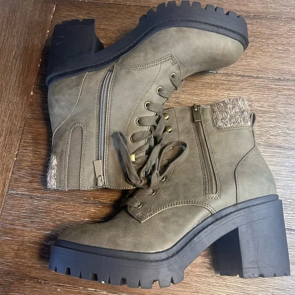 Nwt torrid sock detail hiker boots size 9.5WW - Picture 8 of 12